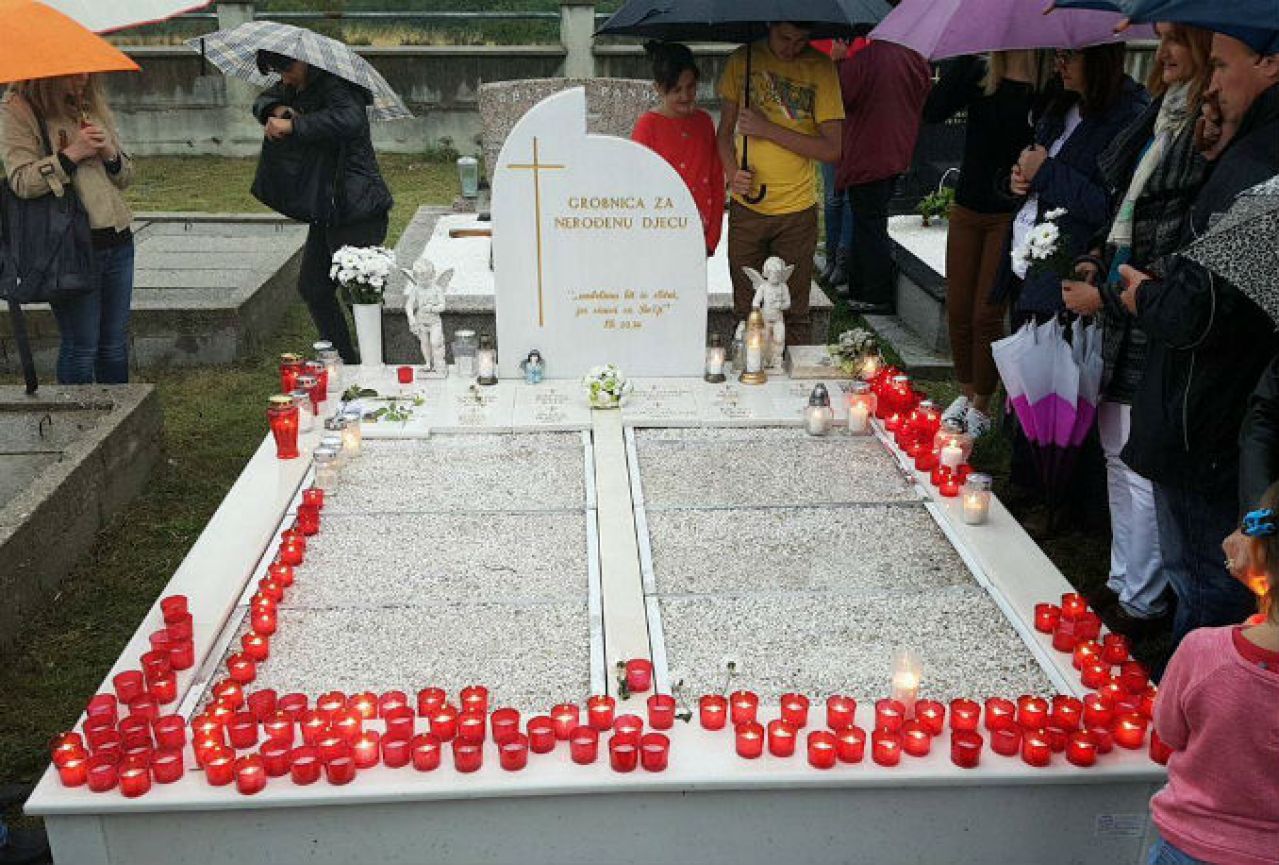 Mostar: Na groblju u Raštanima služena sv. misa za nerođenu djecu