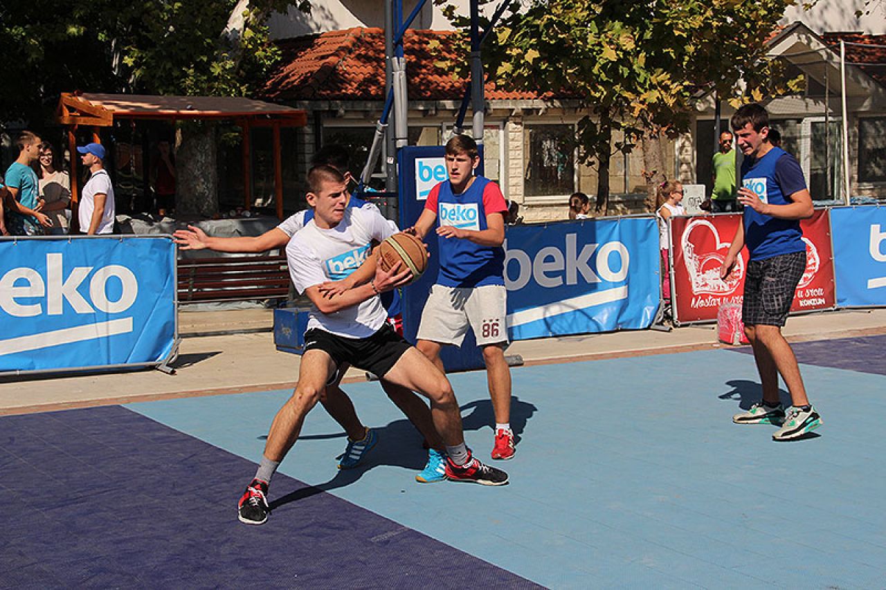 Mostar: Završena grupna faza natjecanja u uličnoj košarci