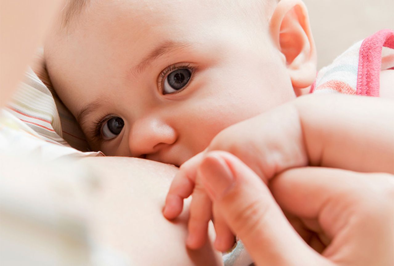 Dojenje prirodan i jeftin način ishrane beba i djece
