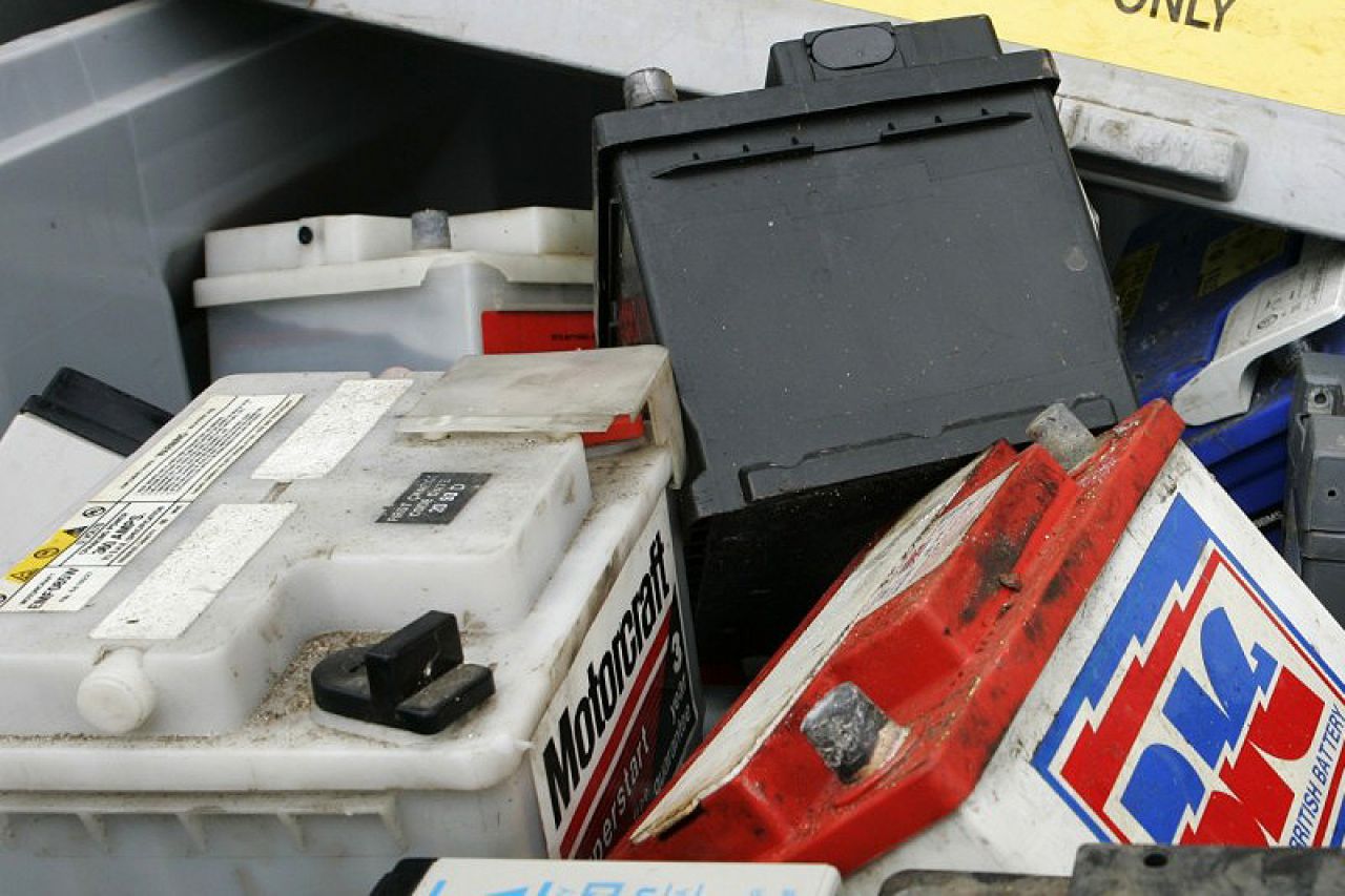 Mostar: Policija u prtljažniku vozila pronašla šest otuđenih akumulatora