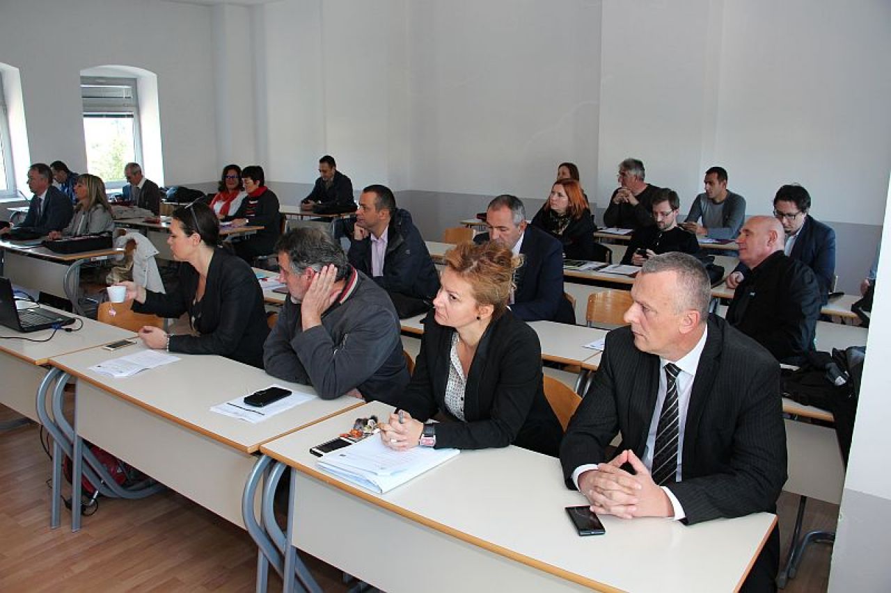 Mostar: Trebaju se stvoriti nova laboratorija znanja i edukativni materijali