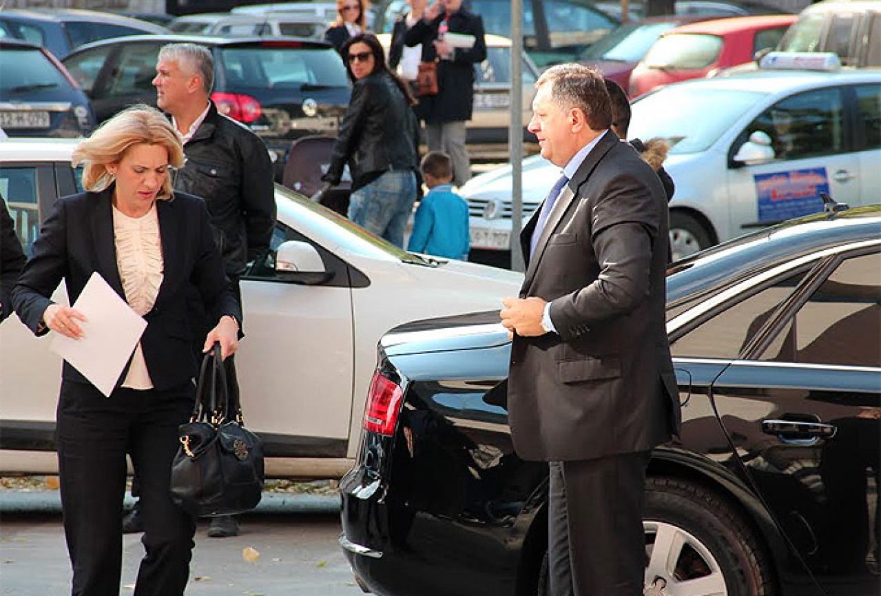 Dodik ipak dolazi u Sarajevo, u blindiranom vozilu ući će na sporedni ulaz