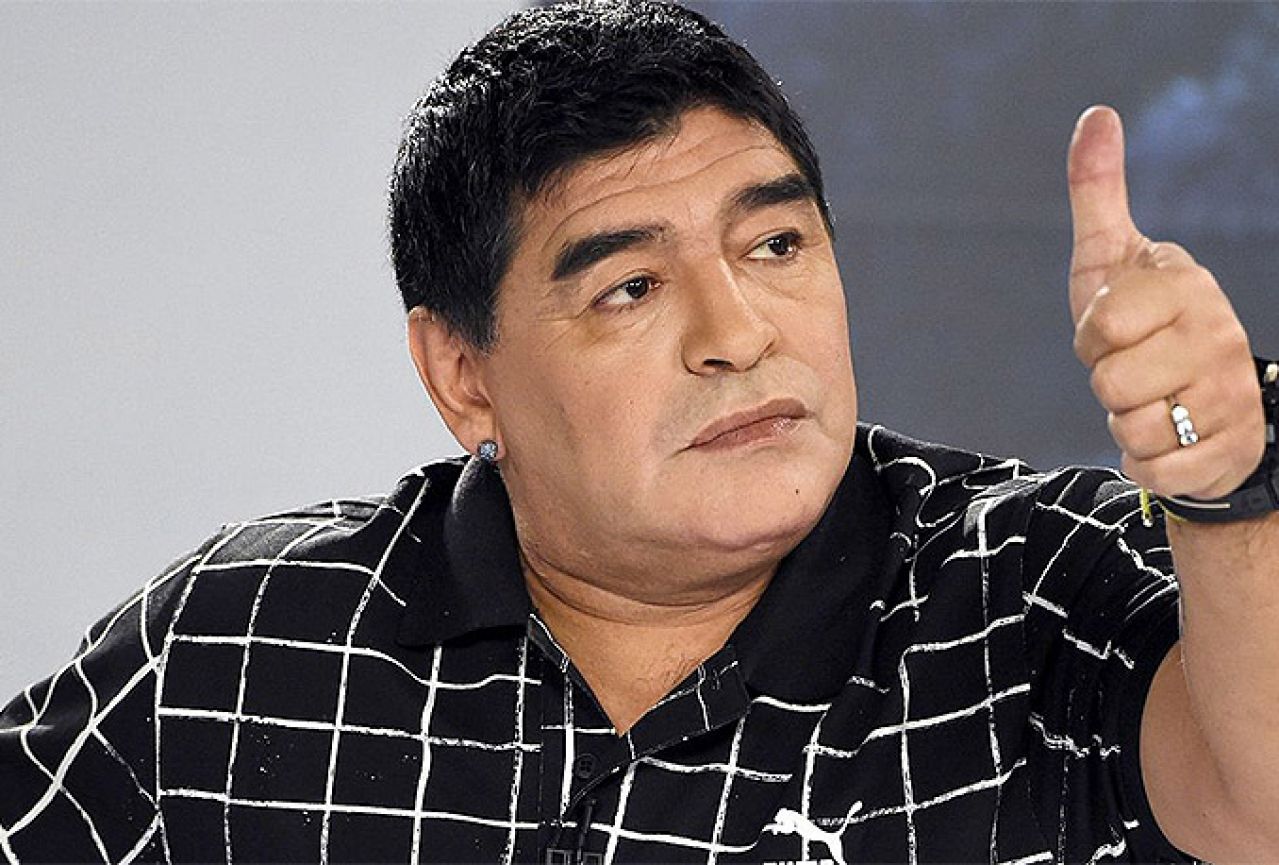 Maradona izazvao incident na papinoj prijateljskoj utakmici za mir