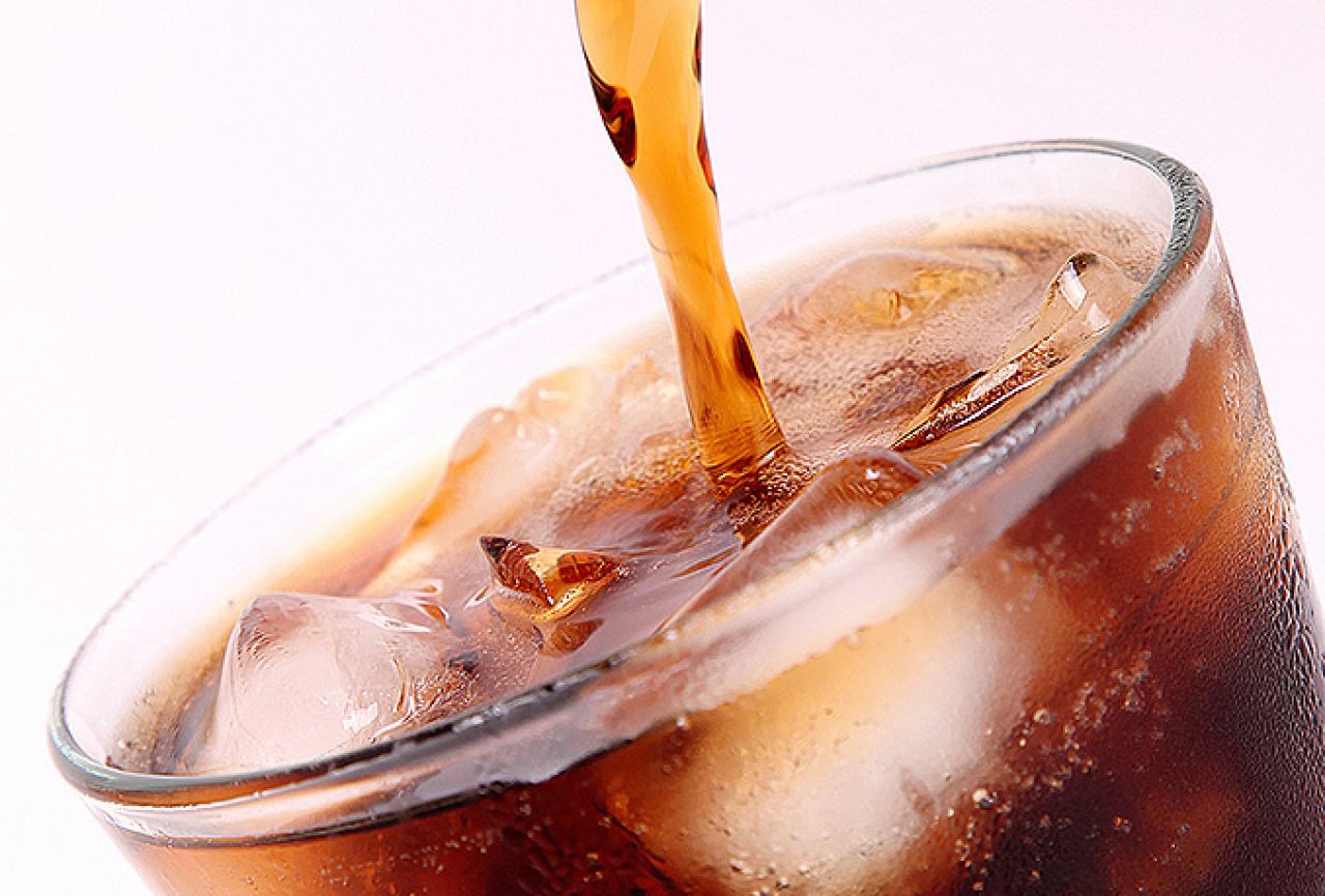 Dijetna gazirana pića debljaju jednako kao i ona s običnim šećerom
