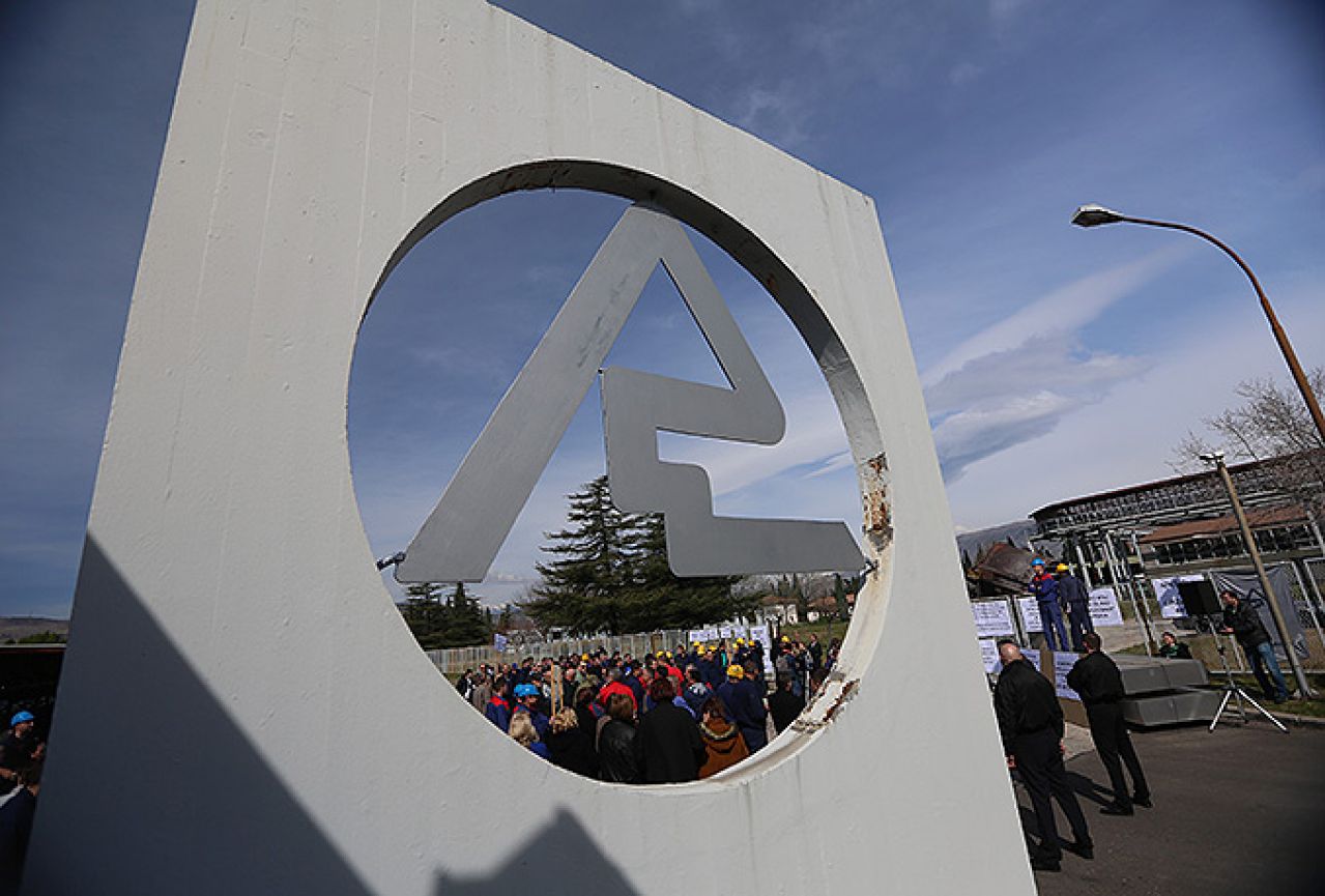 Aluminij: Vlada traži Poljake, neki predlažu stečaj