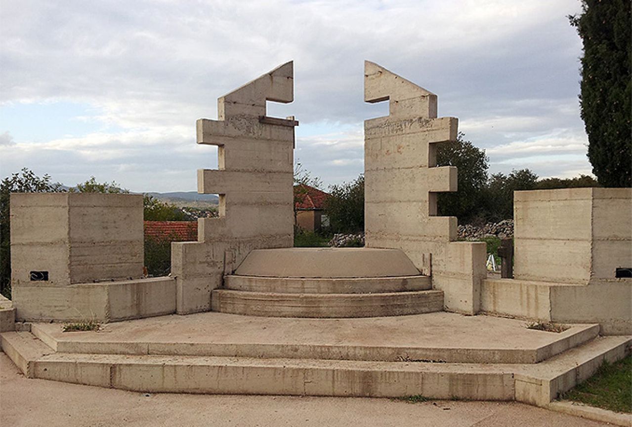 Uskoro završetak radova na spomeniku žrtvama iz Dračeva