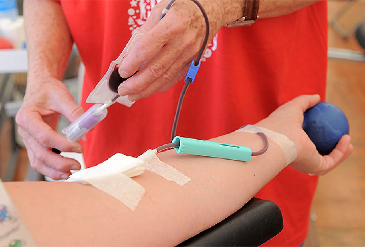 Hercegovci dobra srca:  Miholjka i Munib darovali 300 doza krvi