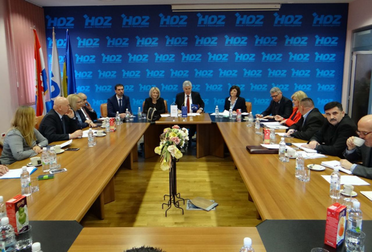 HDZ-u BiH sa 111.000 glasova pripalo 18 načelničkih i gradonačelničkih pozicija