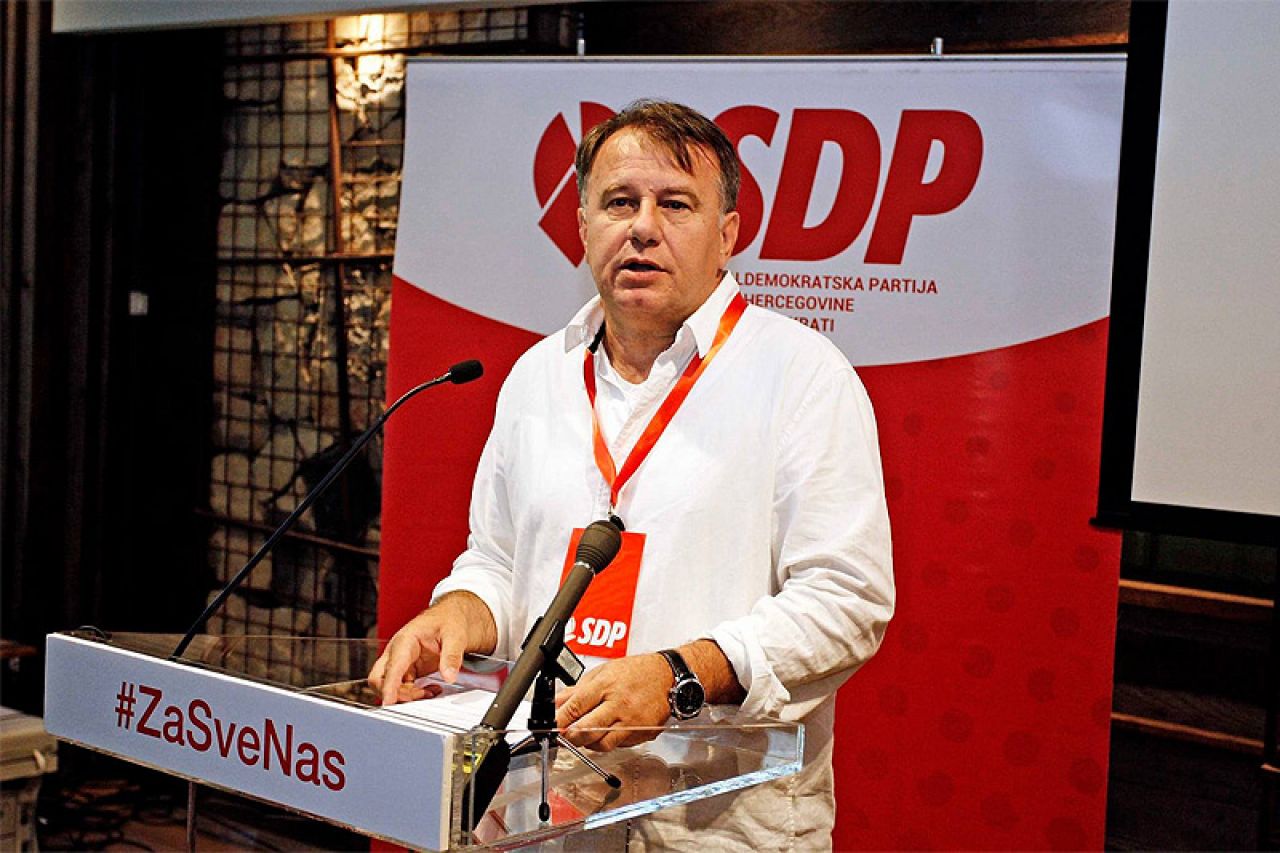 Dogovaranja koalicija: Naša stranka s DF-om i SDP-om; Radončić i Nikšić za stolom