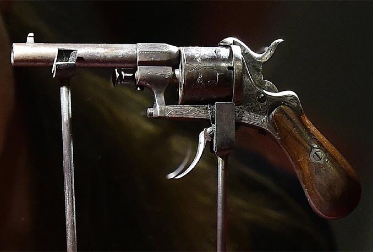 Prodaje se najpoznatiji revolver u francuskoj književnosti
