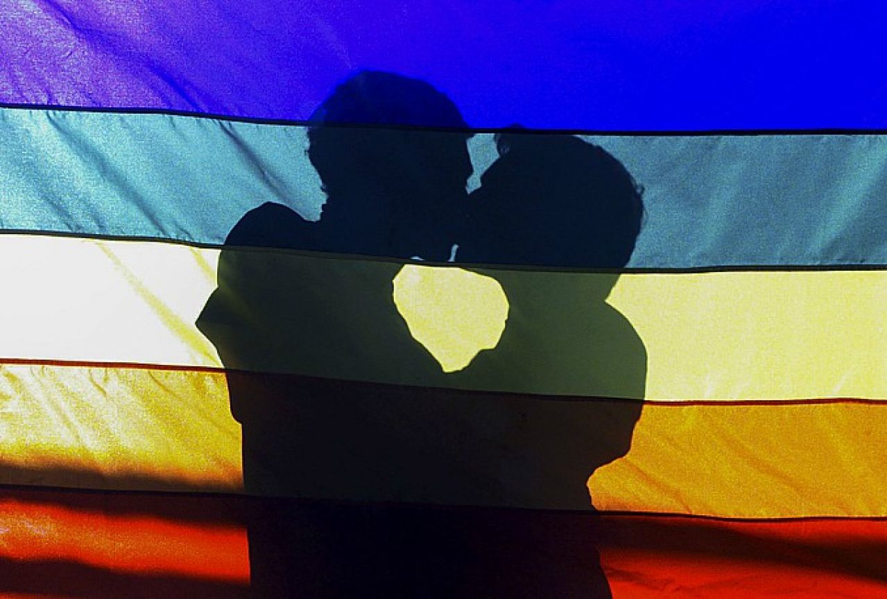 Češka vlada odobrila homoseksualnim parovima usvajanje djece