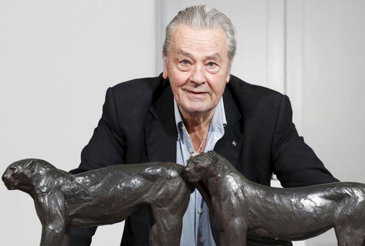 Alain Delon prodaje kolekciju Bugattijevih brončanih skulptura