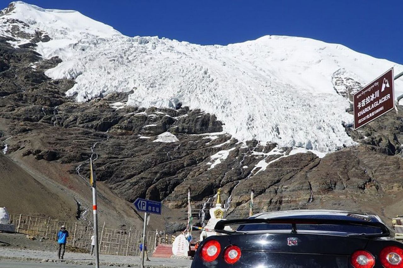 S Nissanom GT-R se popeo do vojne baze na Mount Everestu