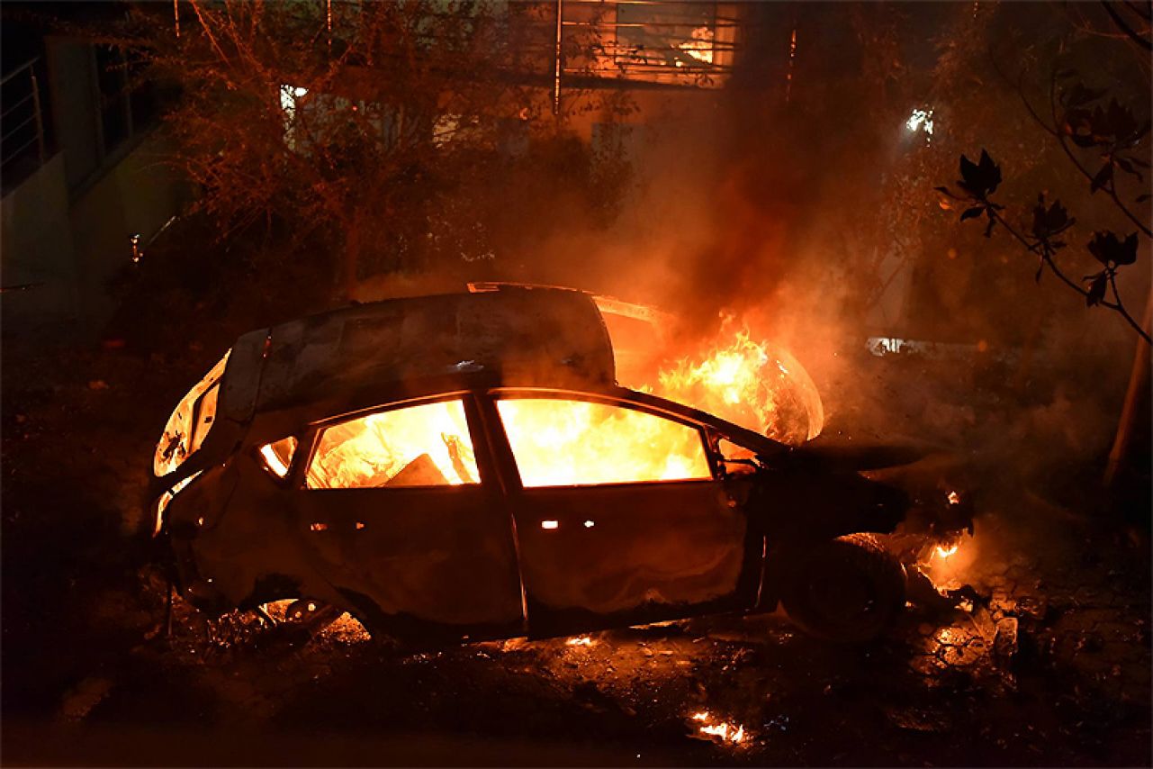 Izbio požar u prostorijama FK Veleža, gorjeli automobili u Mostaru i Čapljini