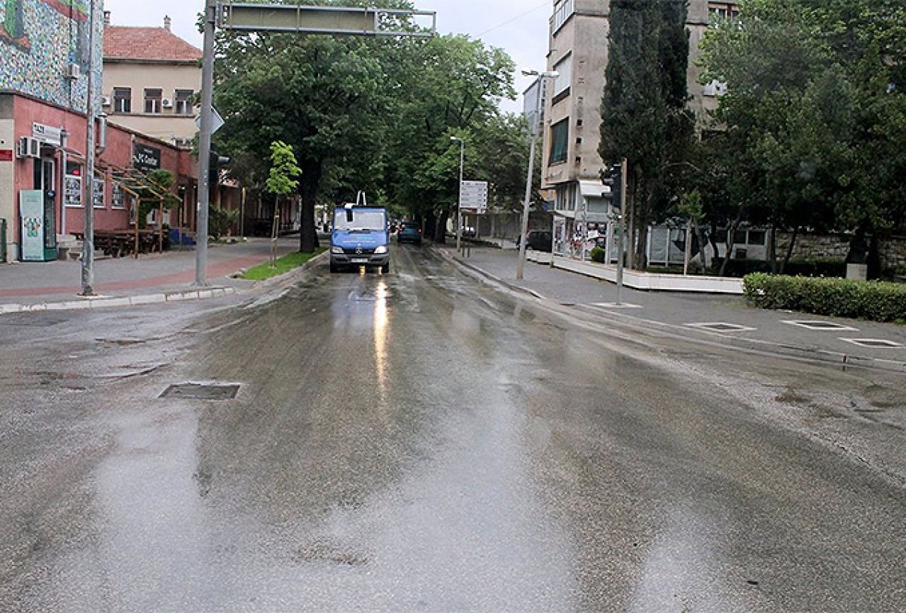 Upaljen meteoalarm: Obilna kiša i olujni vjetar u Hercegovini