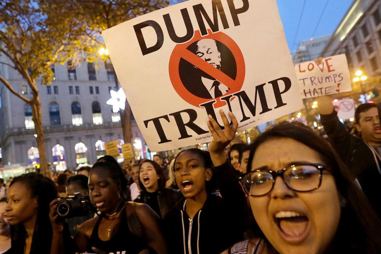 Tisuće ljudi na prosvjedima: "Ne Trumpu!", "Ne KKK!" i "Ne rasističkom SAD-u!"