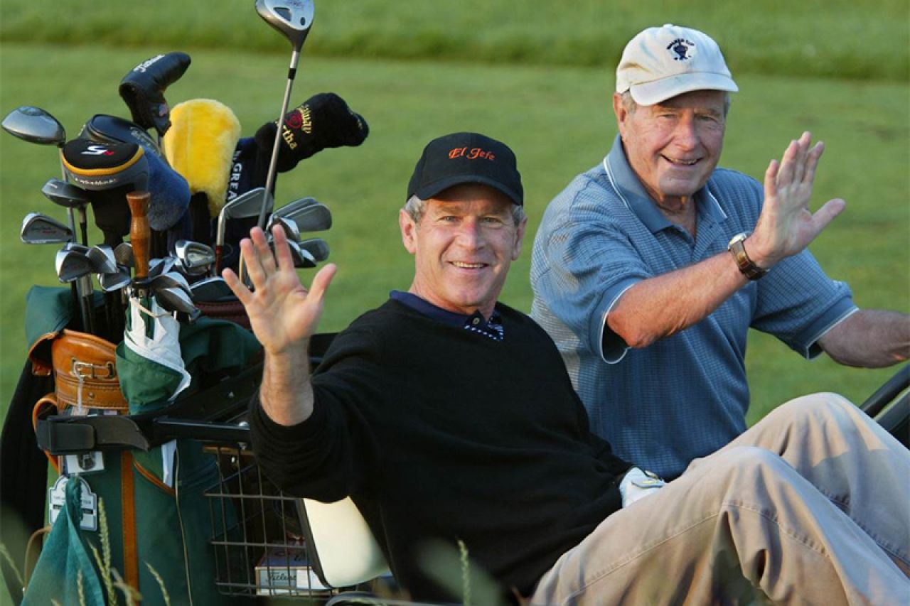 Oprema za golf Georga HW Busha prodana za 30.000 dolara