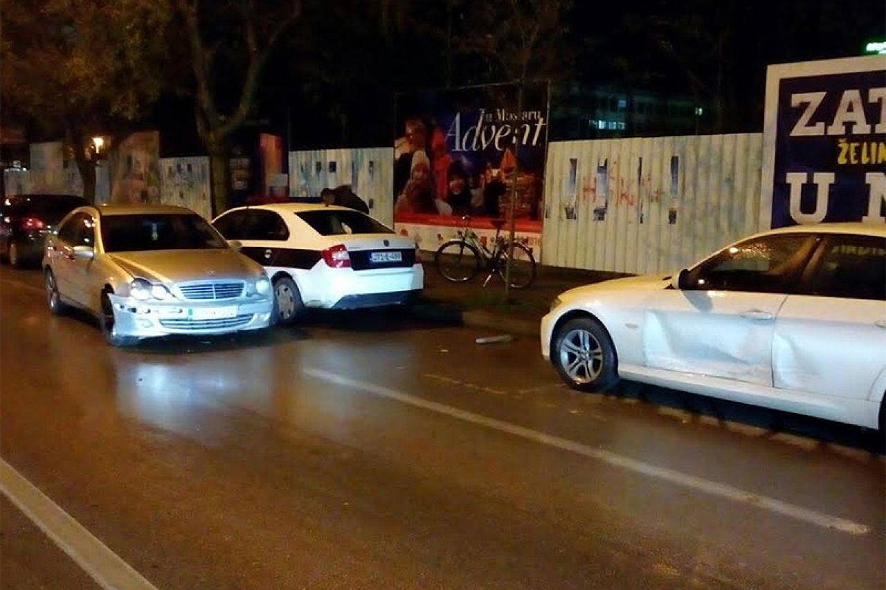 Mostar: Izgubio kontrolu nad vozilom te udario u parkirana vozila