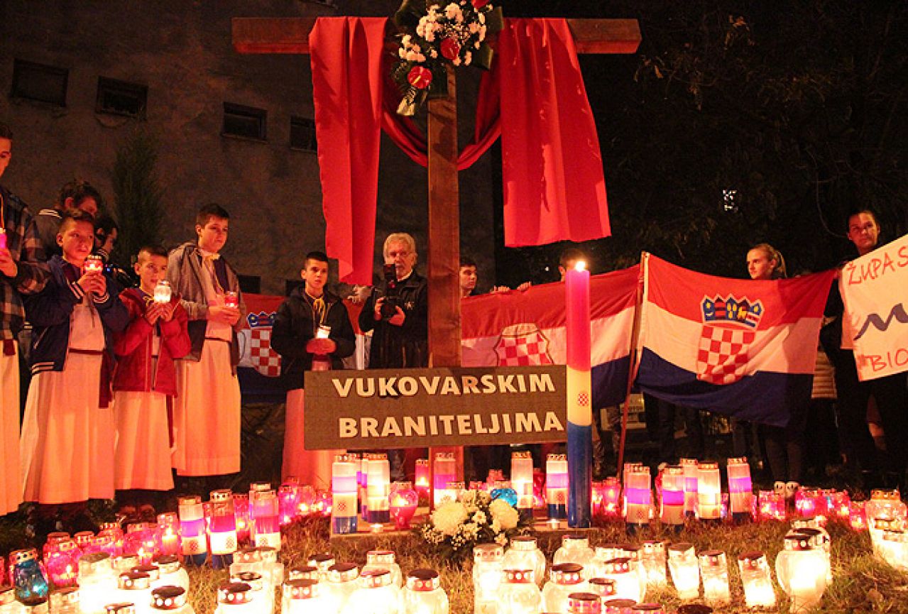 U Mostaru procesija i paljenje svijeće za Vukovar
