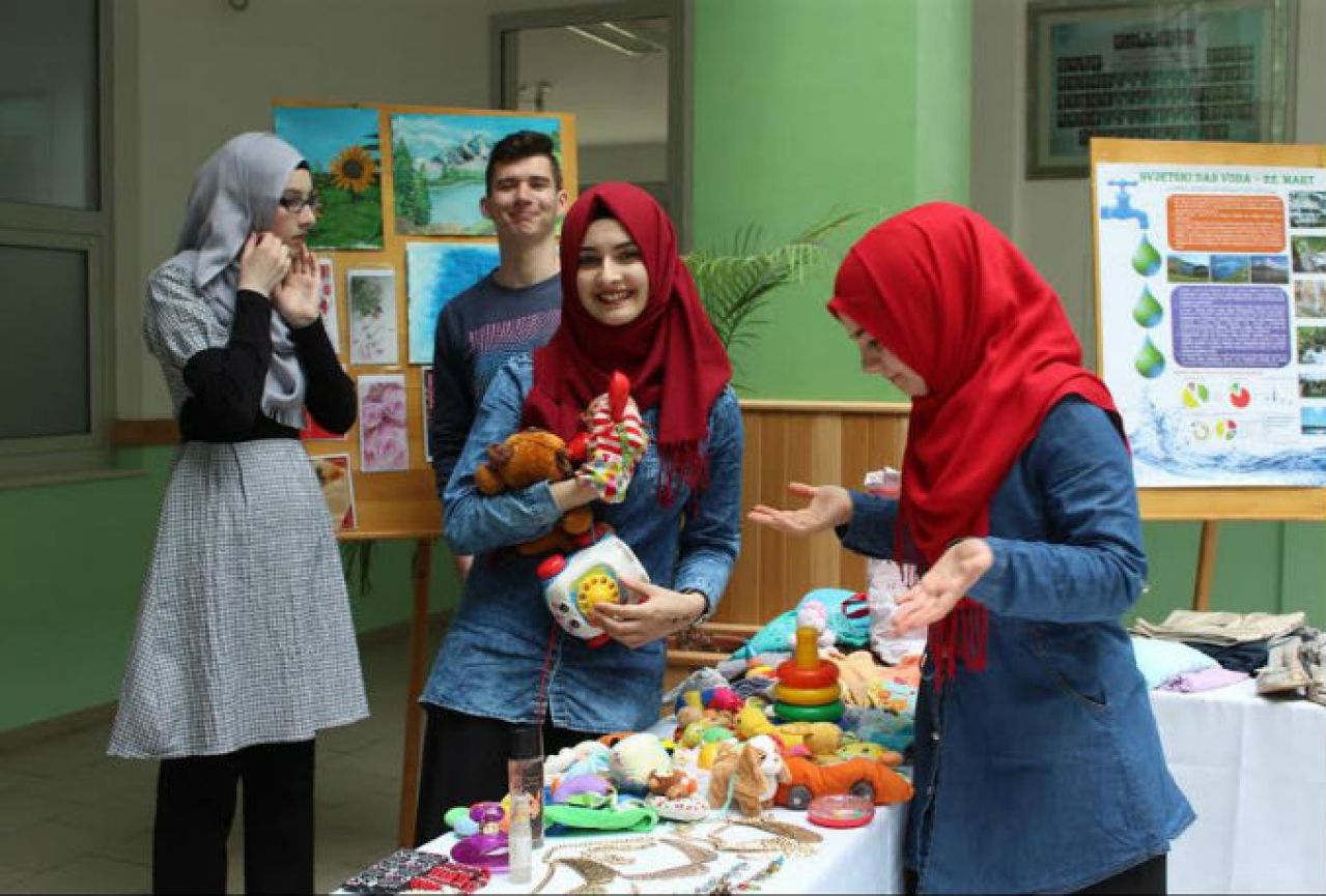 Volonterska sekcija Karađoz-begove medrese organizira drugi Humanitarni bazar