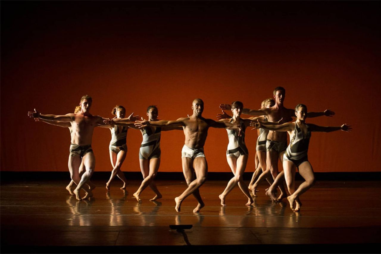 Plesači iz New Yorka izvode performance u Mostaru