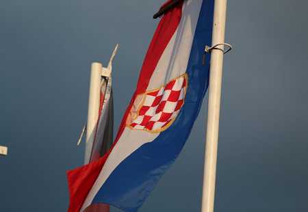 https://storage.bljesak.info/article/176720/450x310/herceg-bosna-hrhb-zastava.jpg