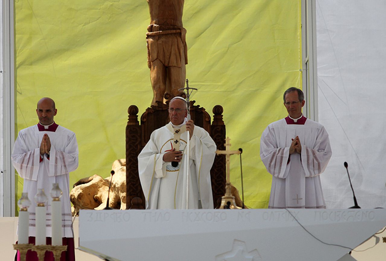 Papa Franjo imenovao nove kardinale, među njima i biskup hrvatskih krojena