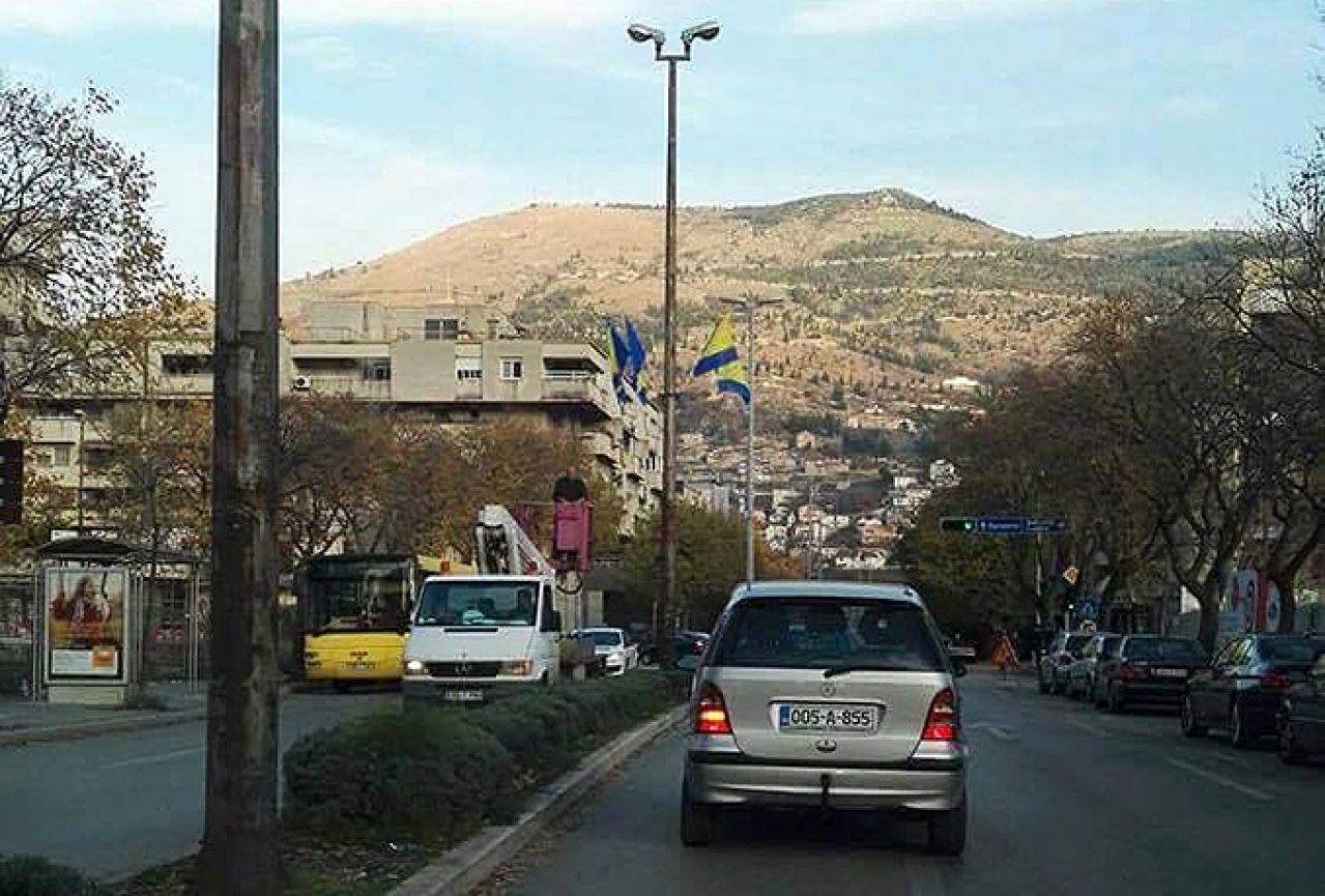 ''Smjena zastava" u Mostaru