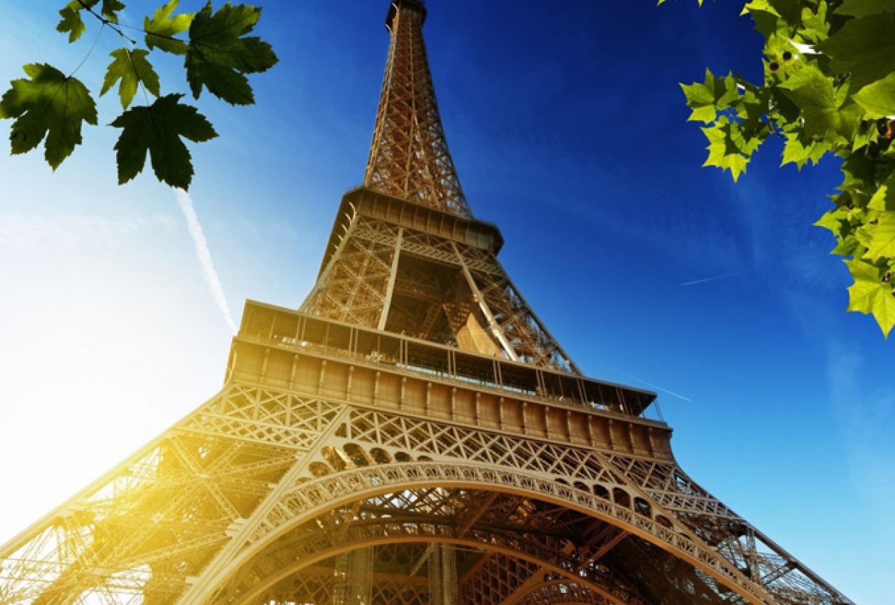 Dio stepenica s Eiffelova tornja prodan za pola milijuna eura