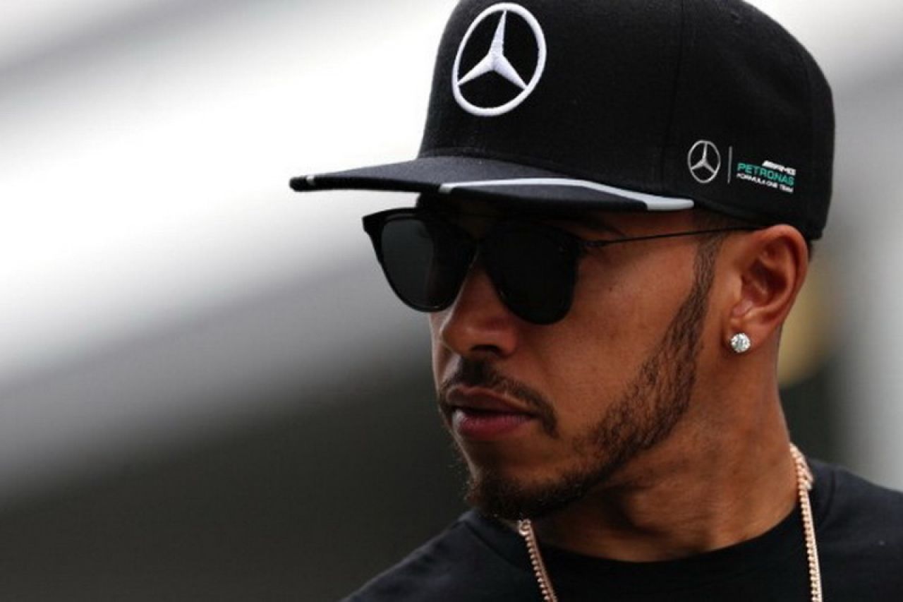 I Mercedes preispituje Hamiltonovu 'prljavu taktiku'
