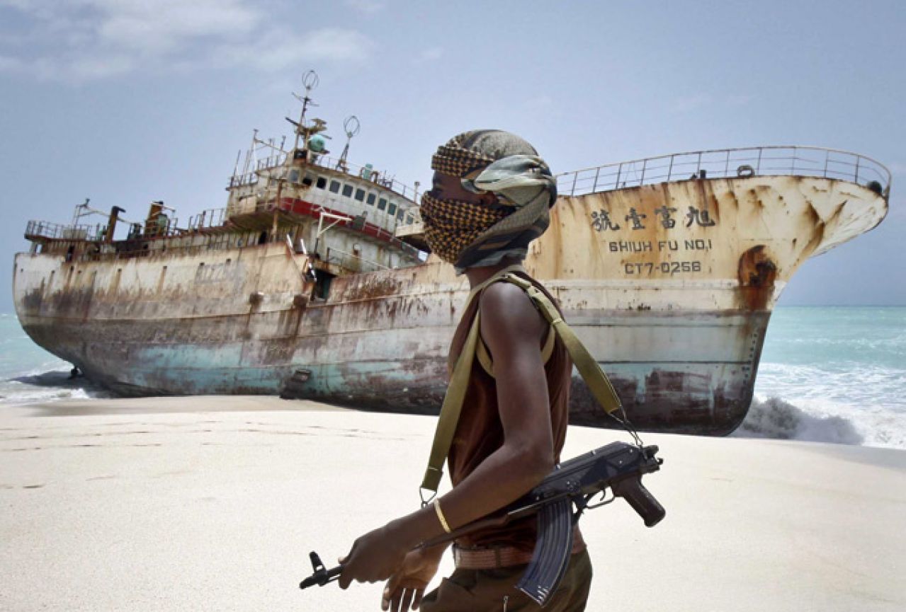 EU će nastaviti s mornaričkim patrolama protiv pirata