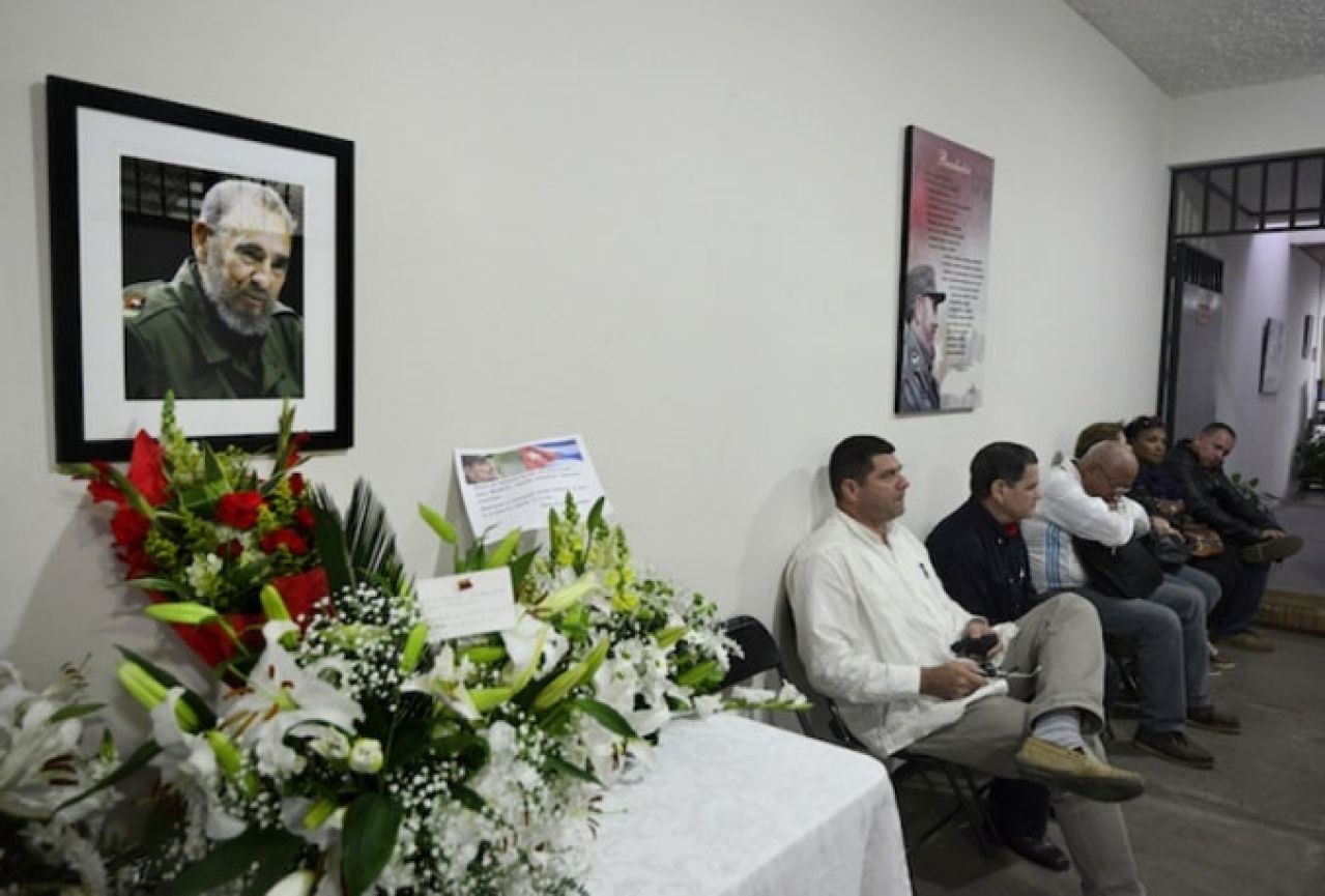 Kubanska televizija prikazala urnu s Fidelovim pepelom