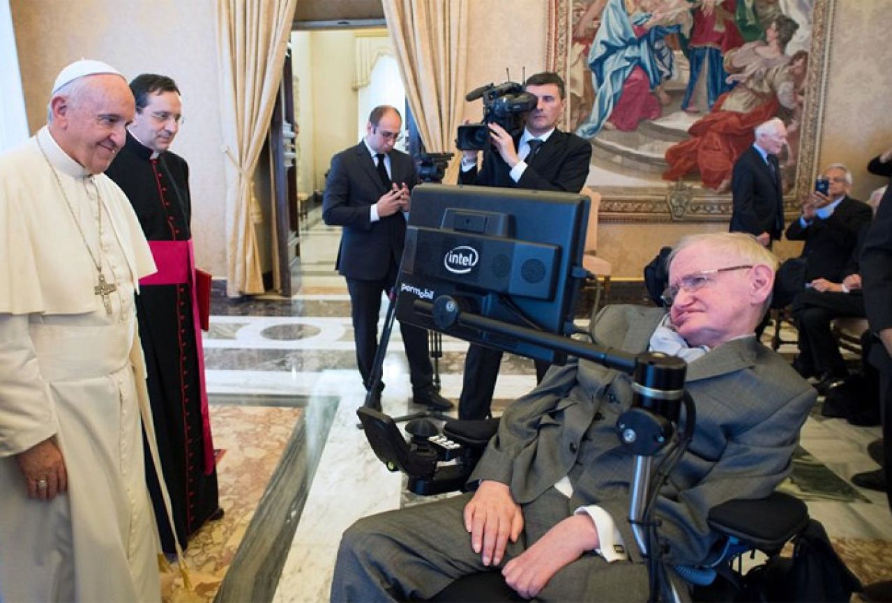 Susreli se papa Franjo i Stephen Hawking: "Znanost mora biti u službi ekološke ravnoteže"