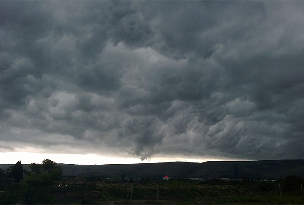 Oblaci se nadvili nad Bosnom i Hercegovinom