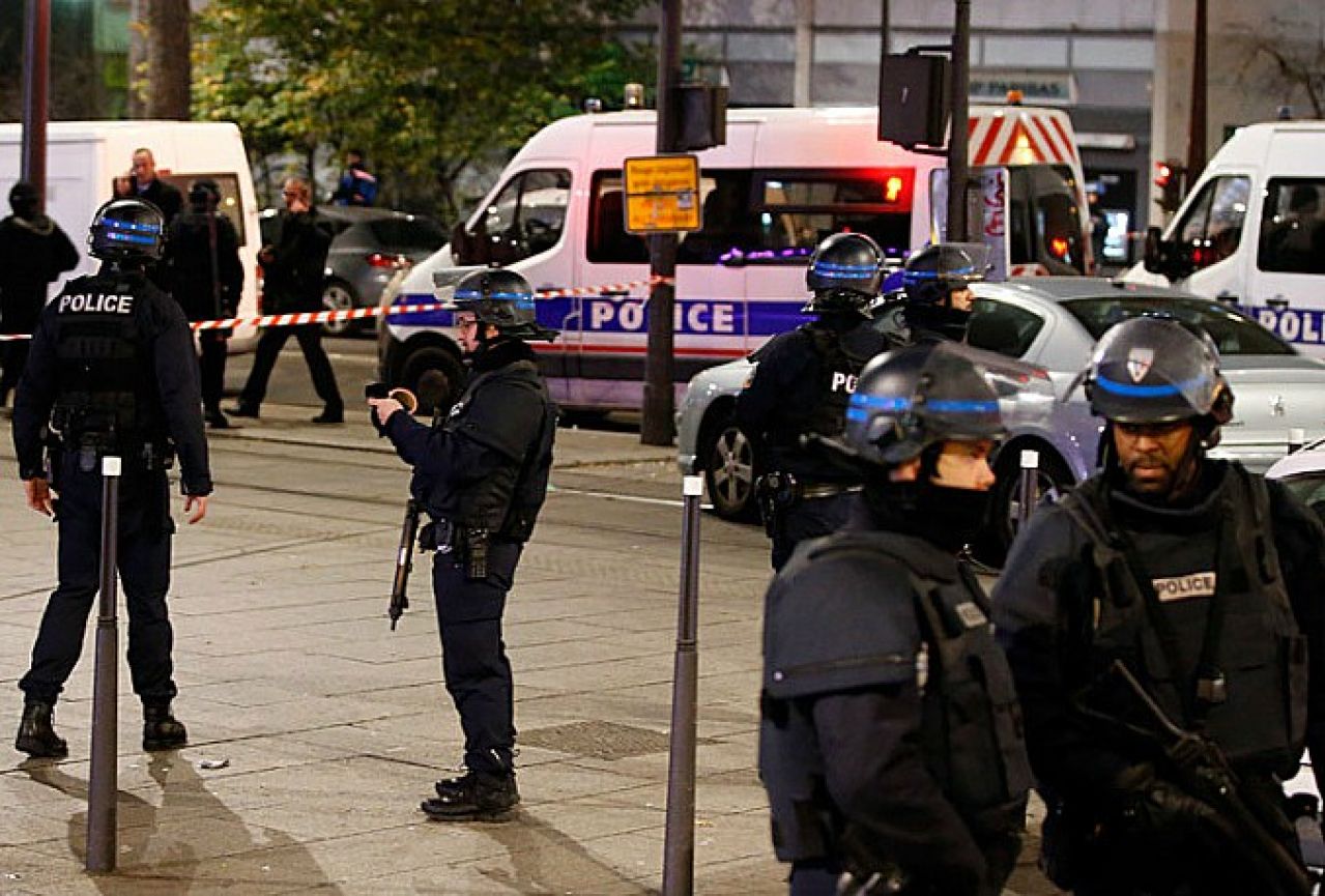 Pariz: Pljačkaš zarobio sedam taoca, svi oslobođeni