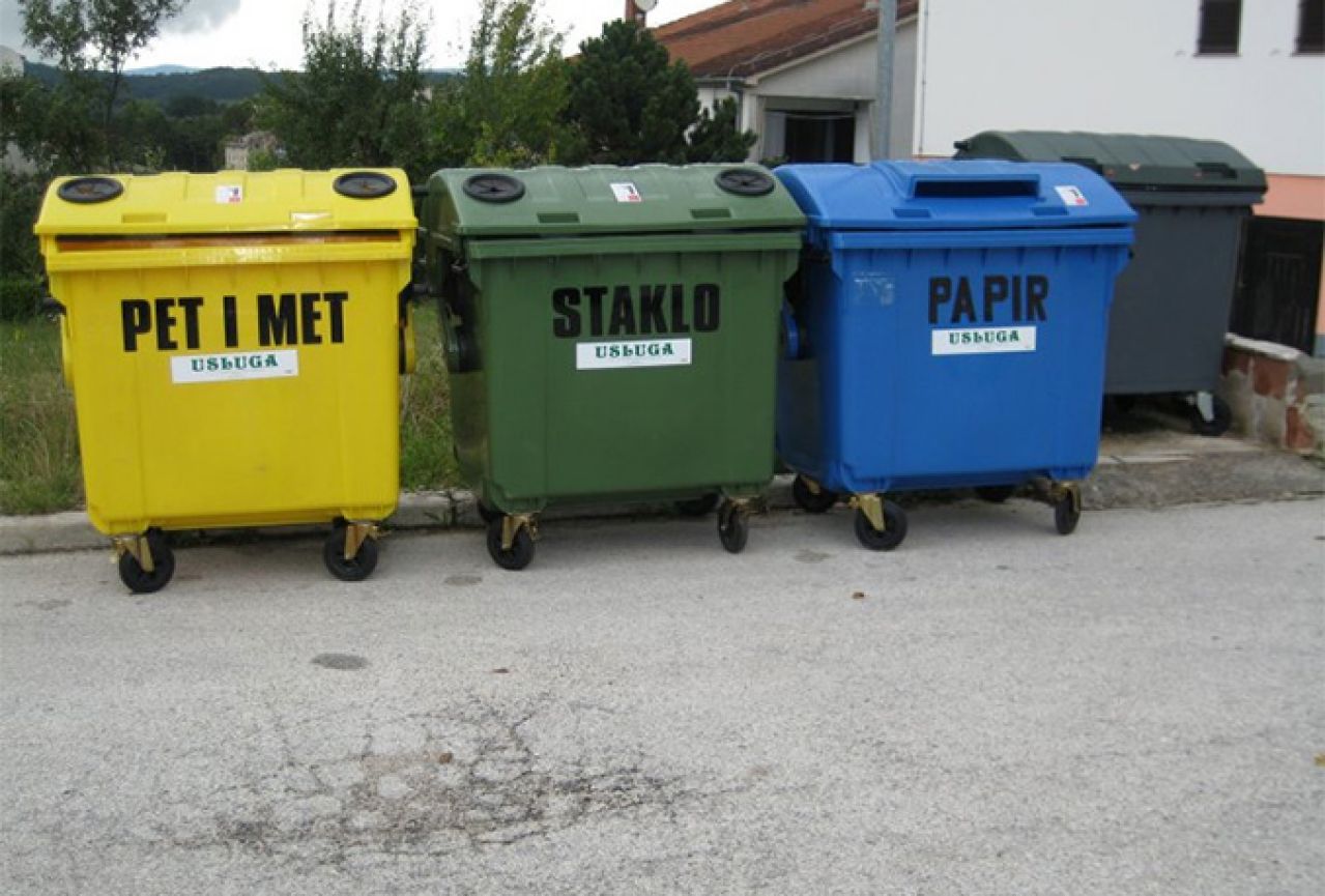 Svako domaćinstvo u Gračanici ima posude za odvojeno prikupljanje otpada