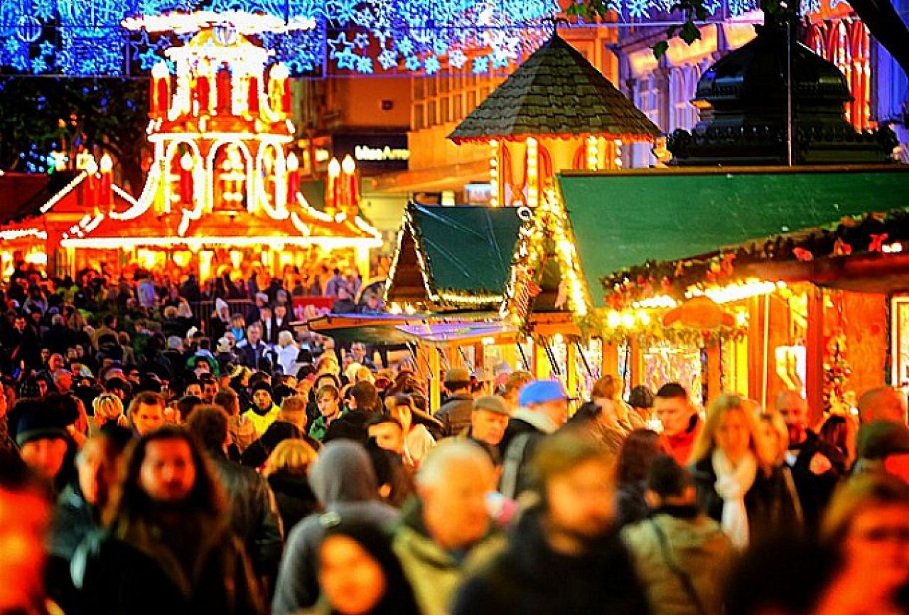 Muslimane potjerali s božićnog sajma jer su promovirali islam