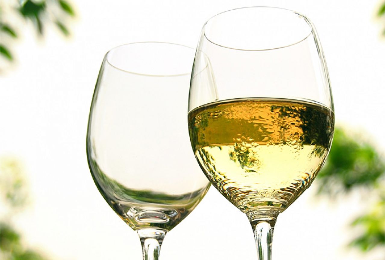 Bijelo vino povećava opasnost od razvoja raka