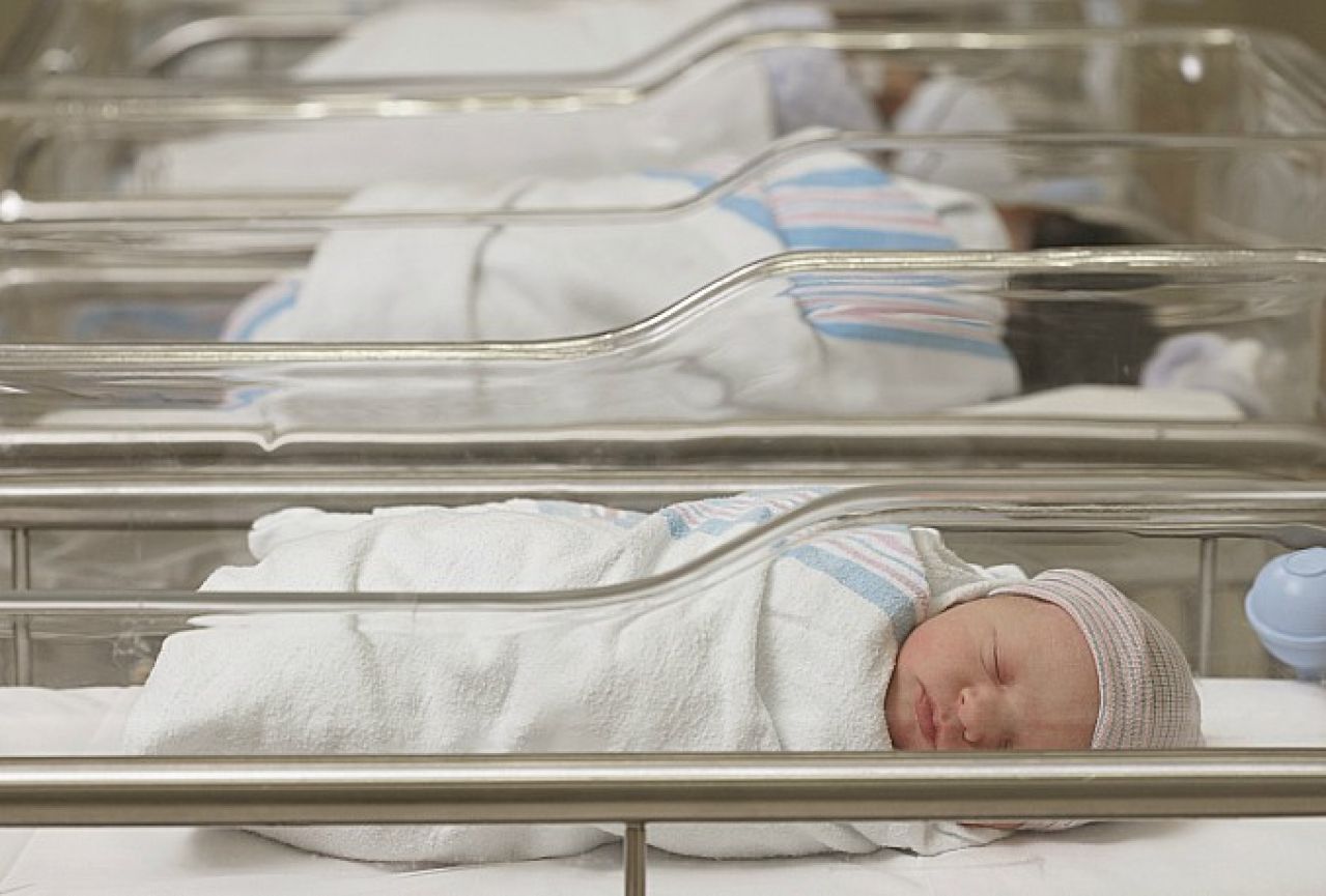 Nova studija pokazala kako je prvorođeno dijete najinteligentnije   