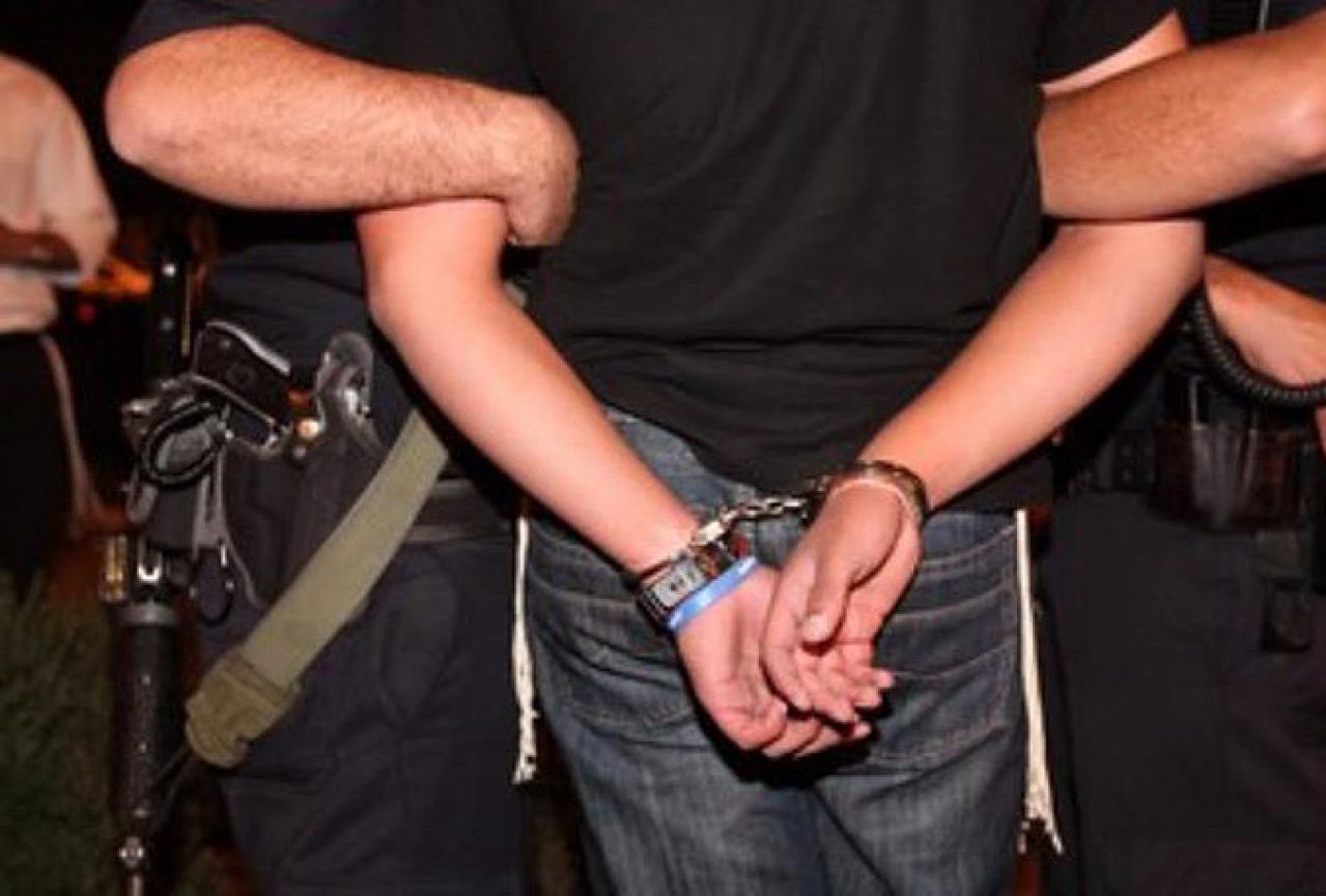 Uhićen dok je bacao ukradene predmete u Neretvu