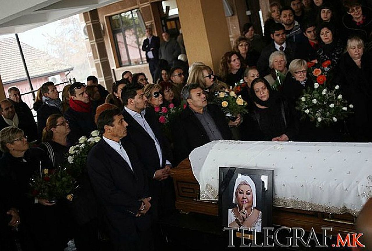 Esma Redžepova sahranjena uz najviše državne počasti