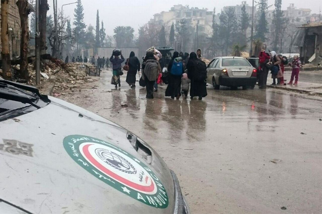 U Aleppu napokon počela evakuacija ranjenika?!