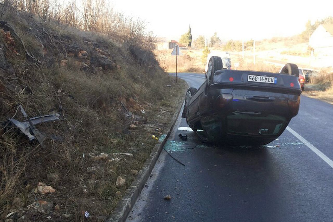 Široki Brijeg: Četiri djevojke iz Sarajeva lakše ozlijeđene u prevrtanju automobila