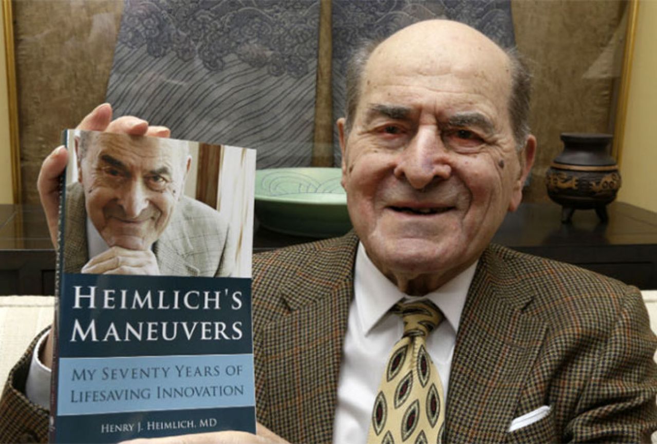 Preminuo čuveni liječnik Henry Heimlich, izumitelj zahvata protiv gušenja
