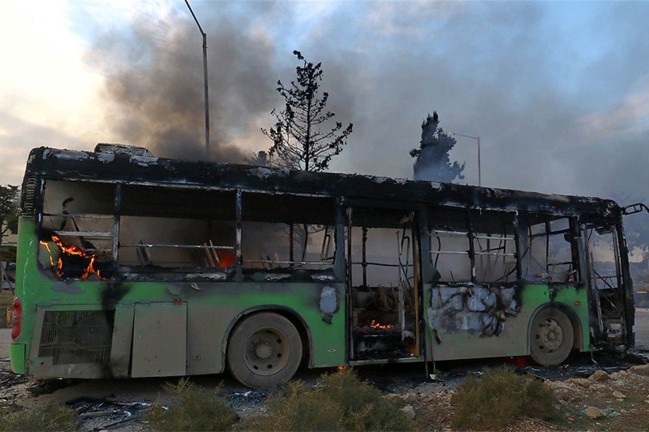 Evakuacije u Siriji prekinute nakon napada pobunjenika na autobus
