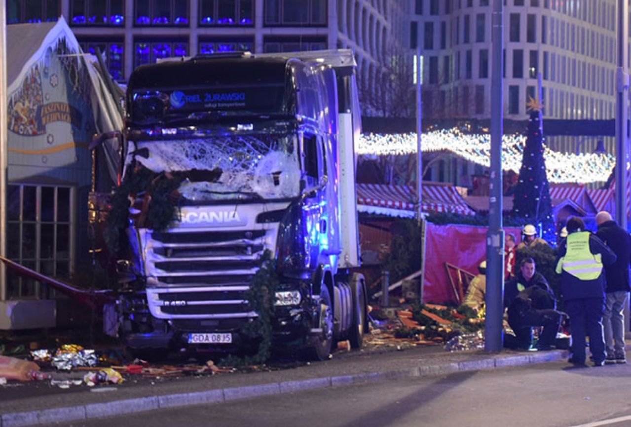 Vozač poljskog kamiona izboden i upucan u Berlinu