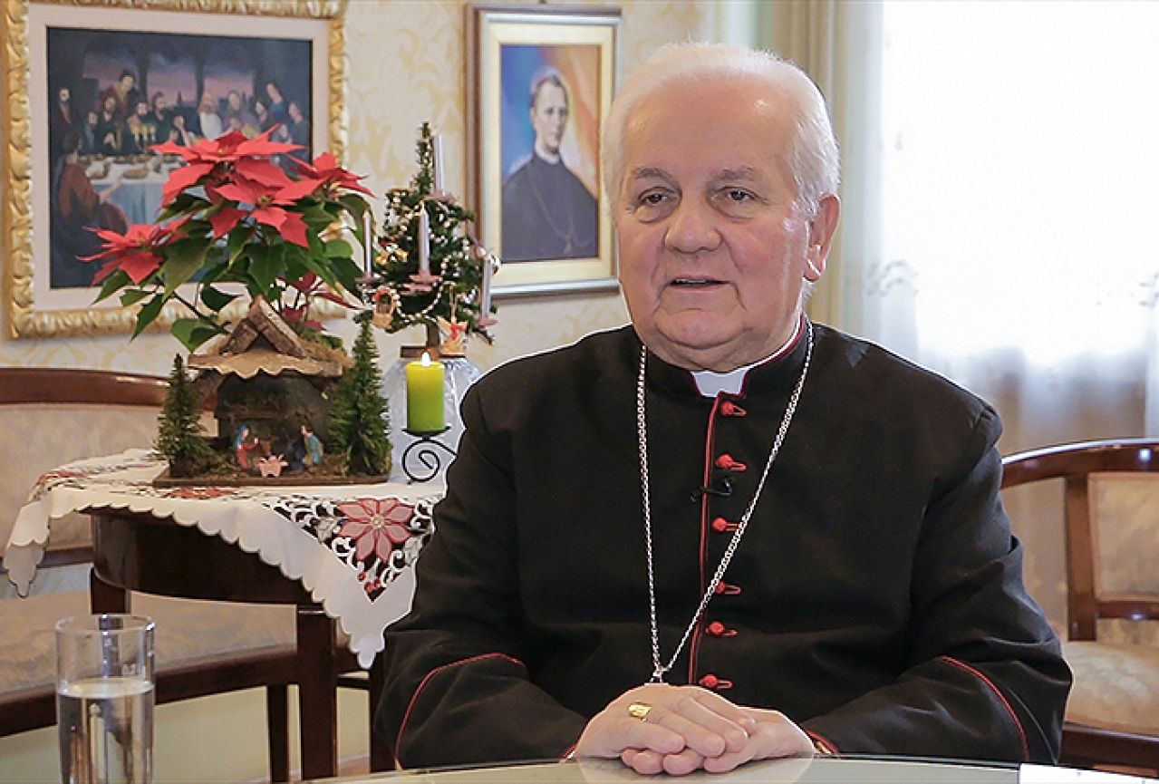 Biskup Komarica: Sadržaj Božića nije u iću i piću, već duševnom miru