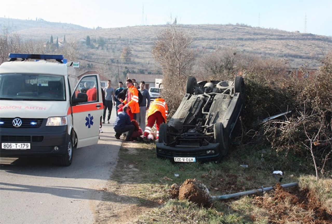 Nesreća na cesti Stolac-Mostar, dvoje ozlijeđenih