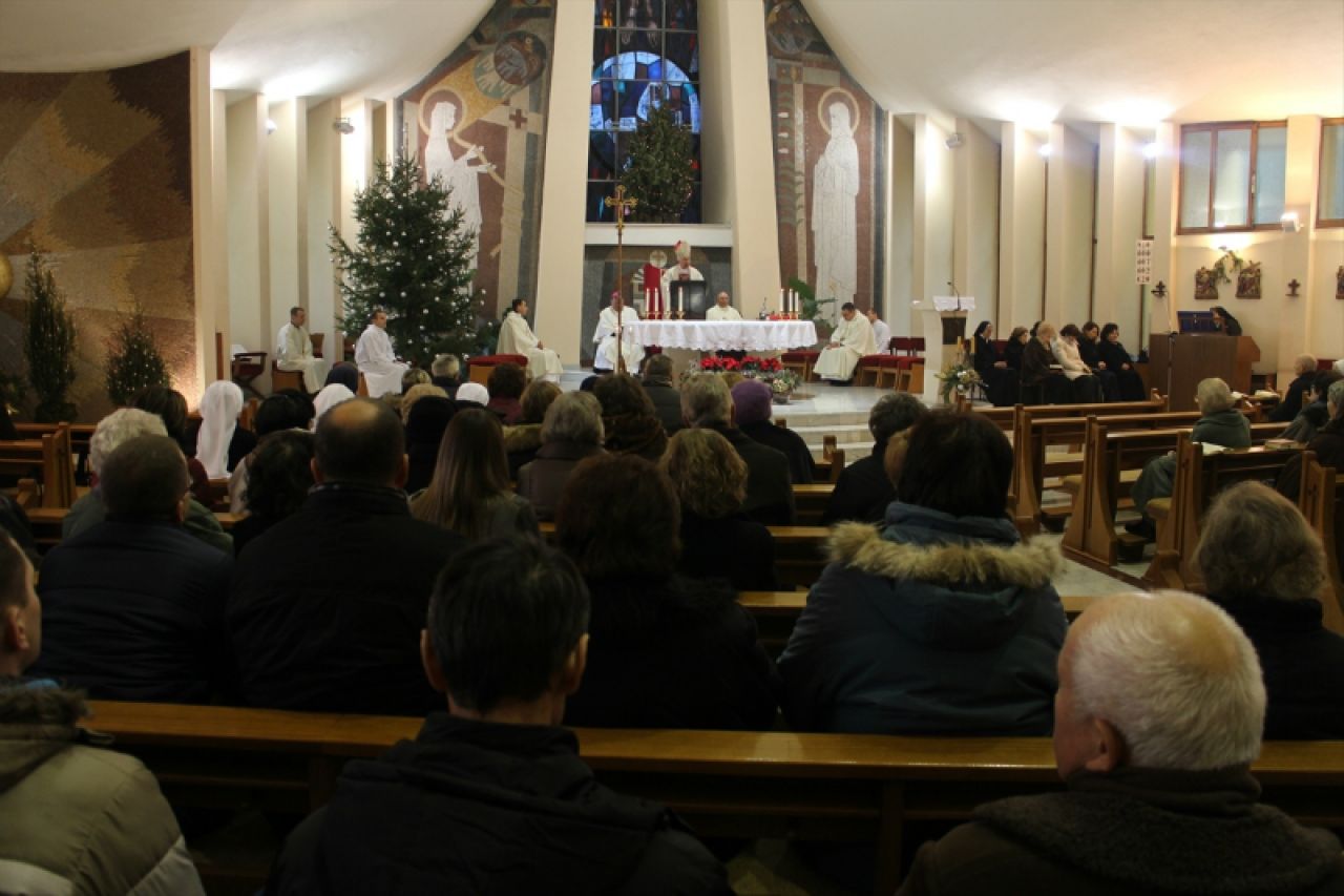 Veliki broj vjernika na misa u katedrali Svetog Bonaventure u Banja Luci
