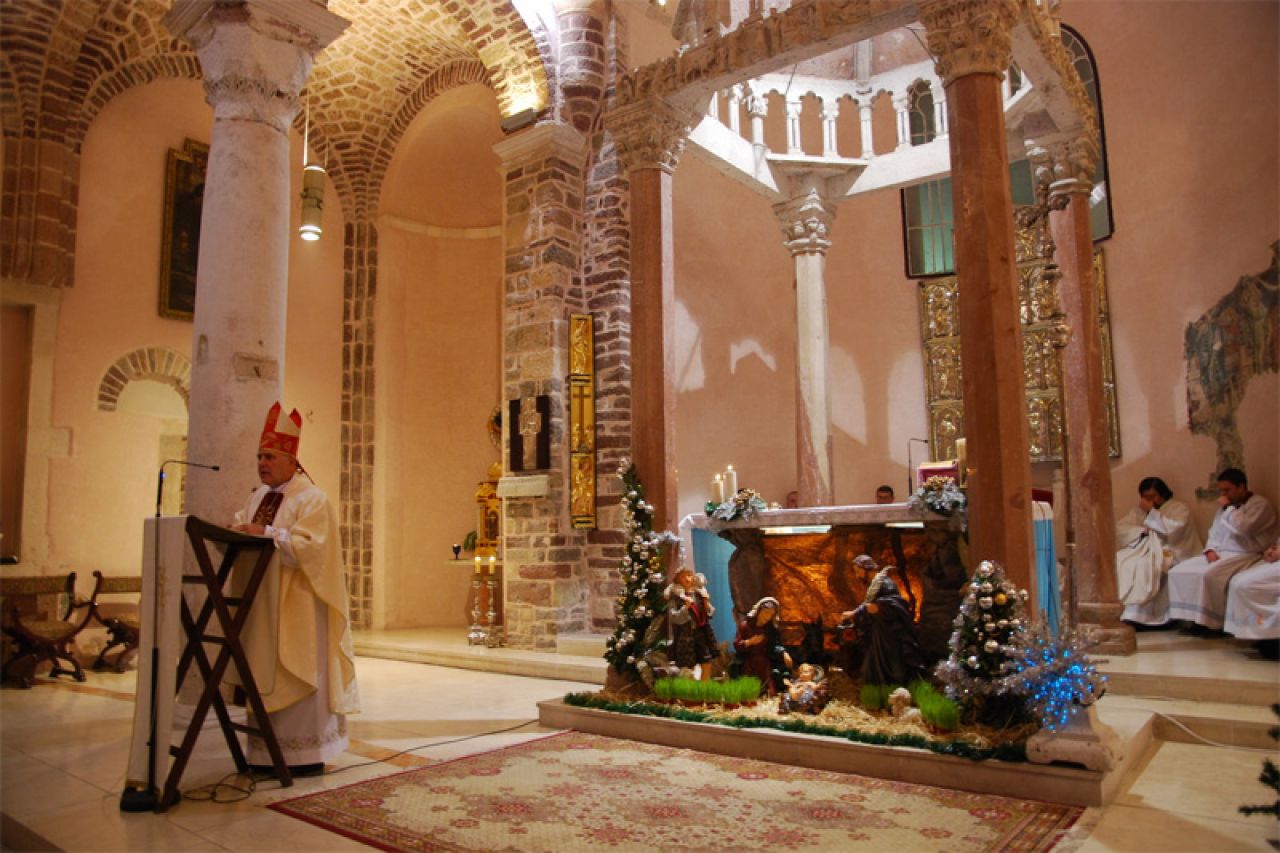 U Kotorskoj biskupiji na polnoćkama dočekan Božić